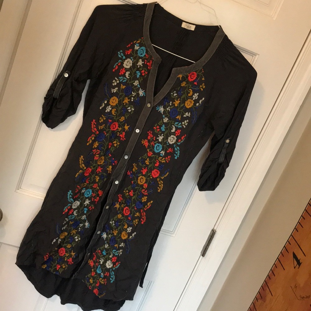 Anthropologie Vines tunic TINY embroidered